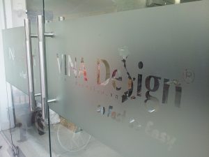 Decal in mờ theo thiết kế
