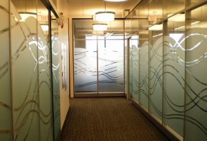 Dan Decal mờ văn phòng 18