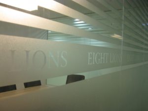 Dan Decal mờ văn phòng 14